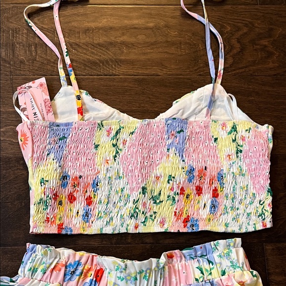 Beautiful New 2 piece Spring outfit! - Picture 5 of 9
